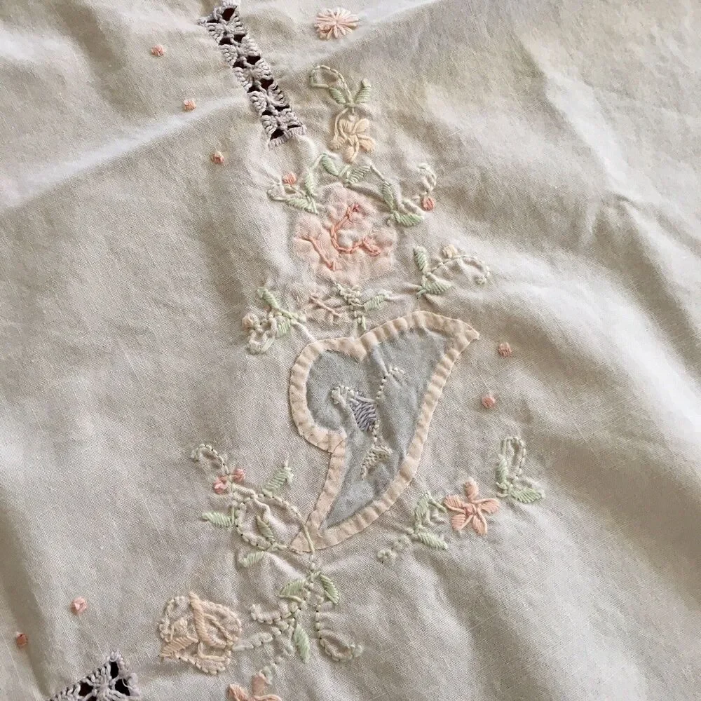 lot of 2 round Vintage table clothes- 31” diameter embroidery
